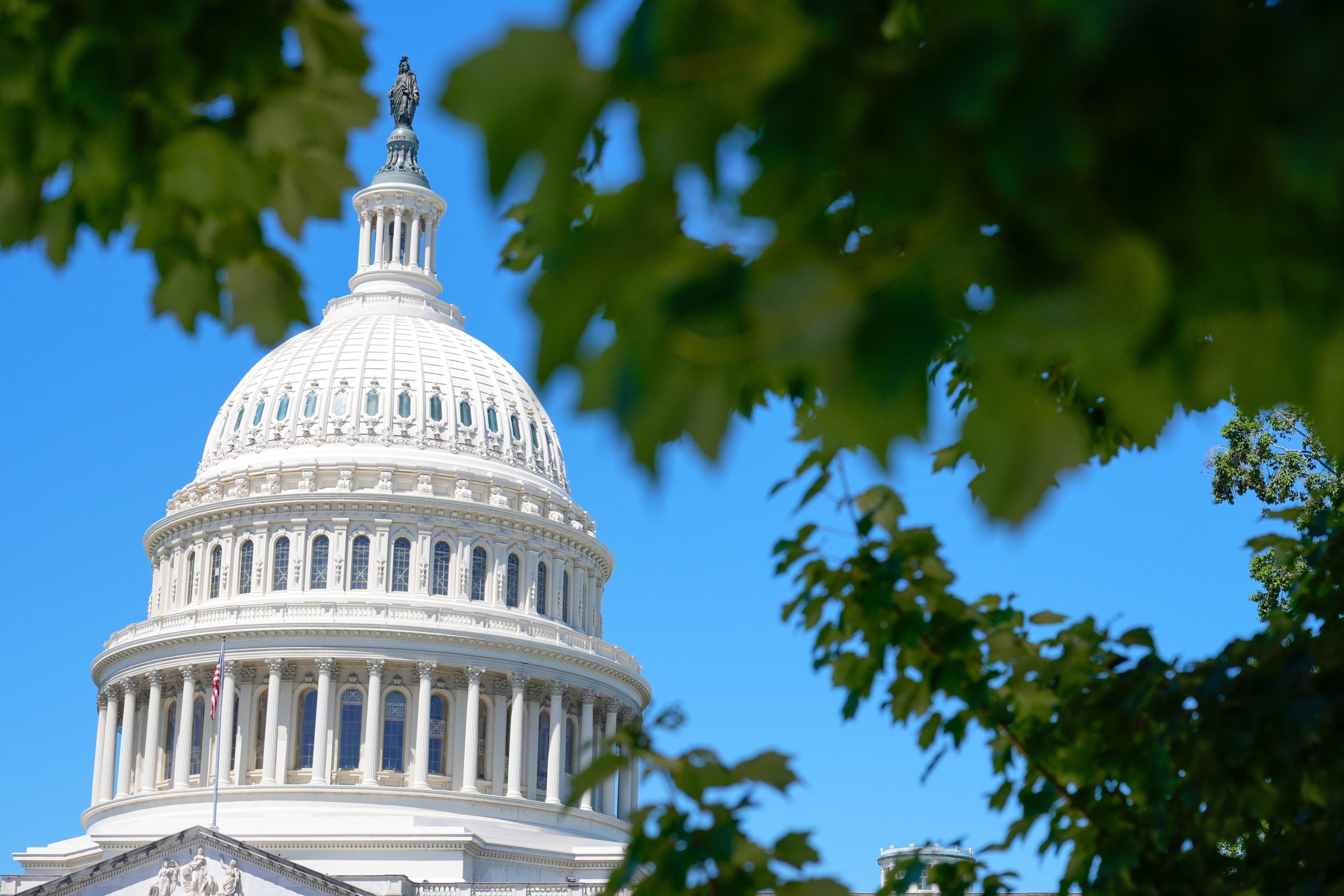 Şu başlığı türkçeleştir ve başlangıcını içinde bulunduğmuz yıl – title şeklinde hazır ve geri döndür. Başlık:: House passes war powers resolution directing Trump to end hostilities with Iran
